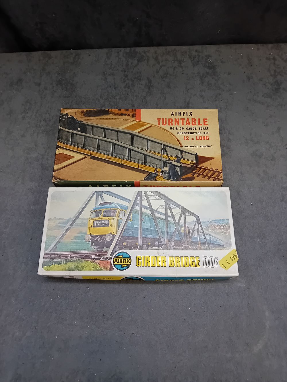 Lot 212: 2 x Airfix Models one Turntable and one...