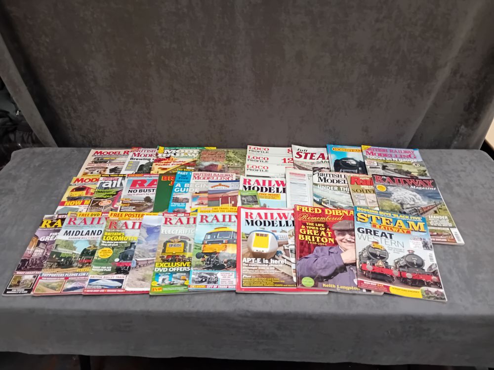 Lot 585: Mixed lot of Railway Magazines as pictured 