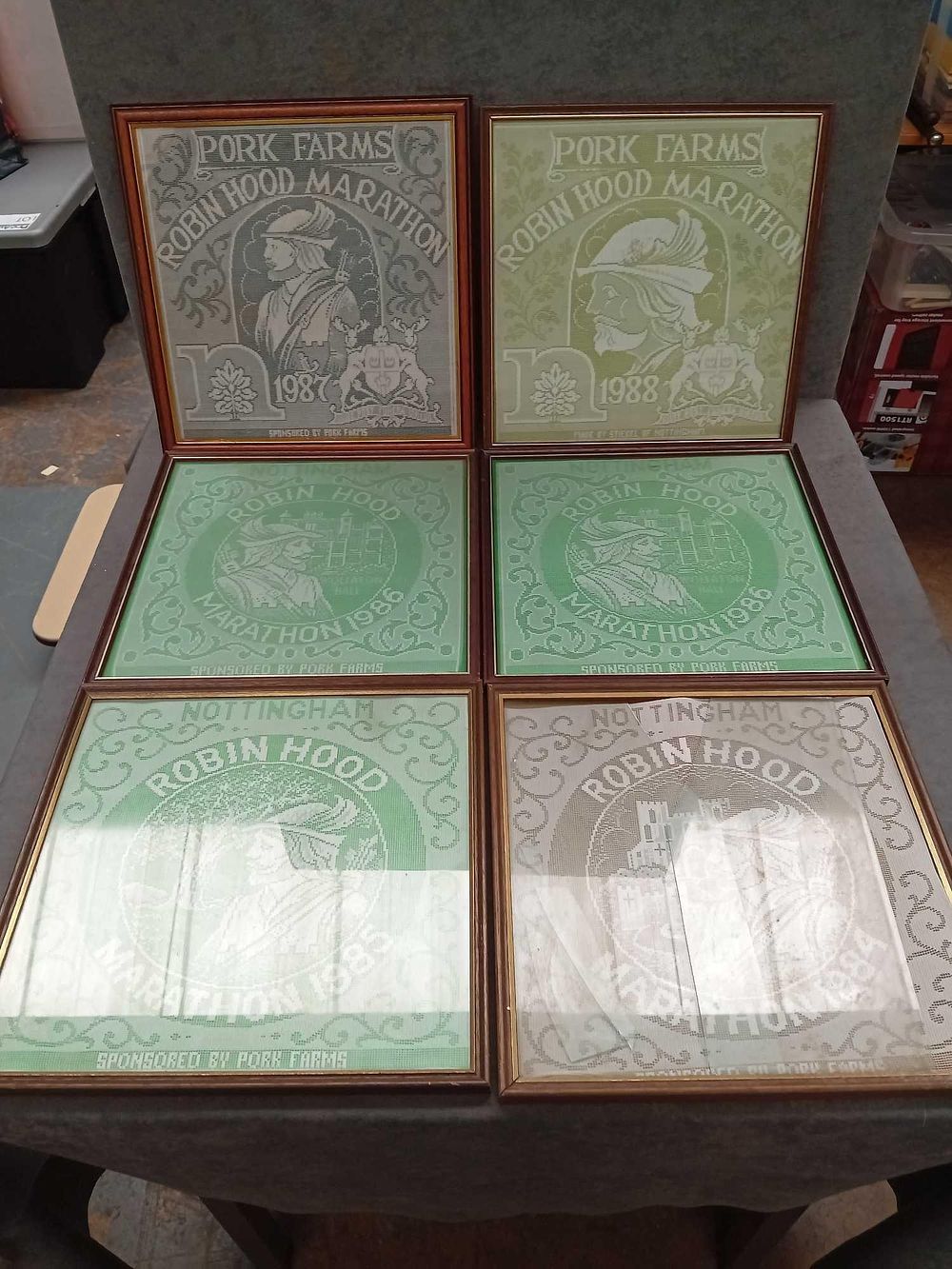 Lot 414: Robin Hood Marathon lace pictures years 1984 1985...