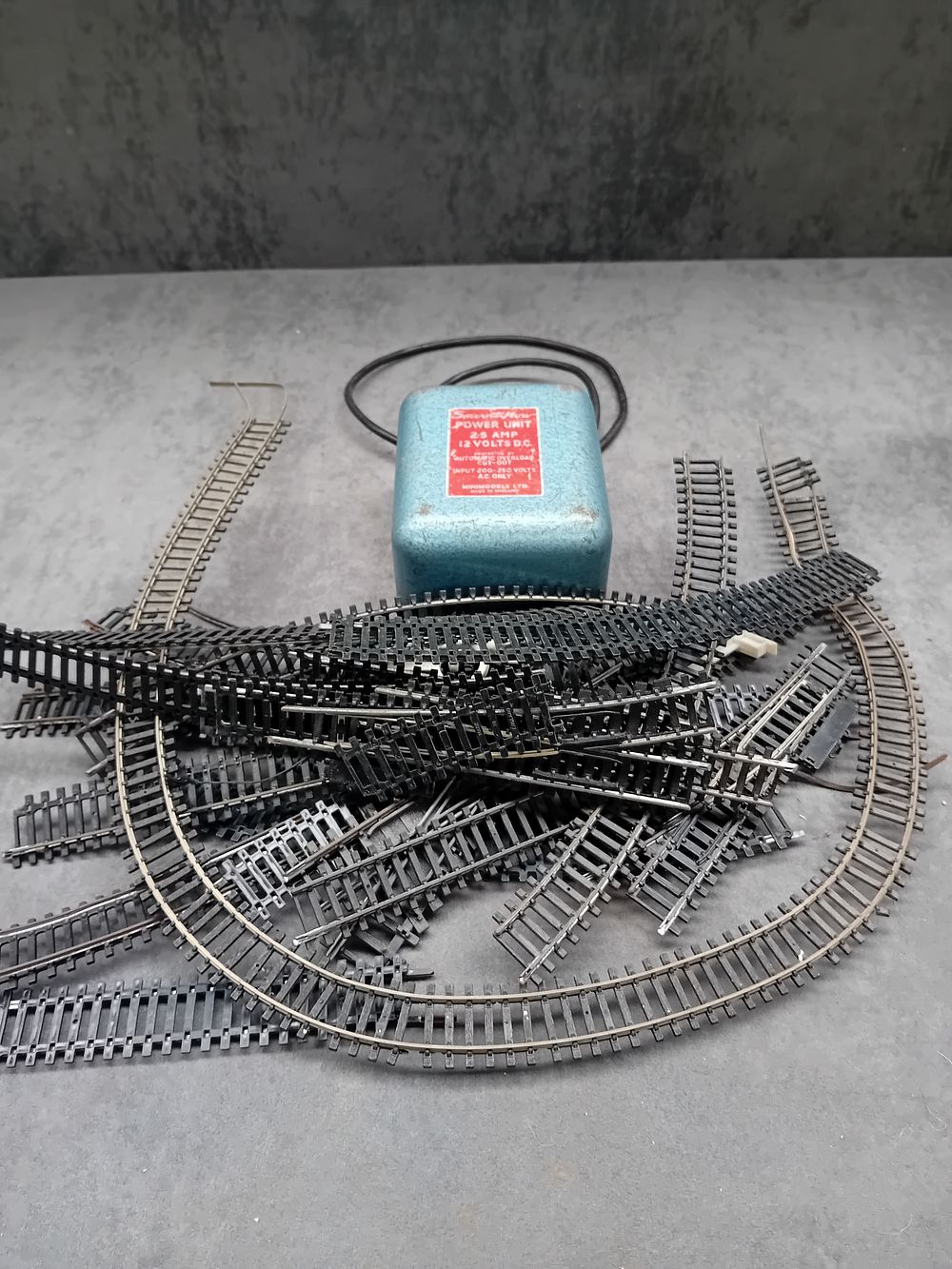 Lot 203: smoothflow Transformer and an assortment of OO/HO Track...