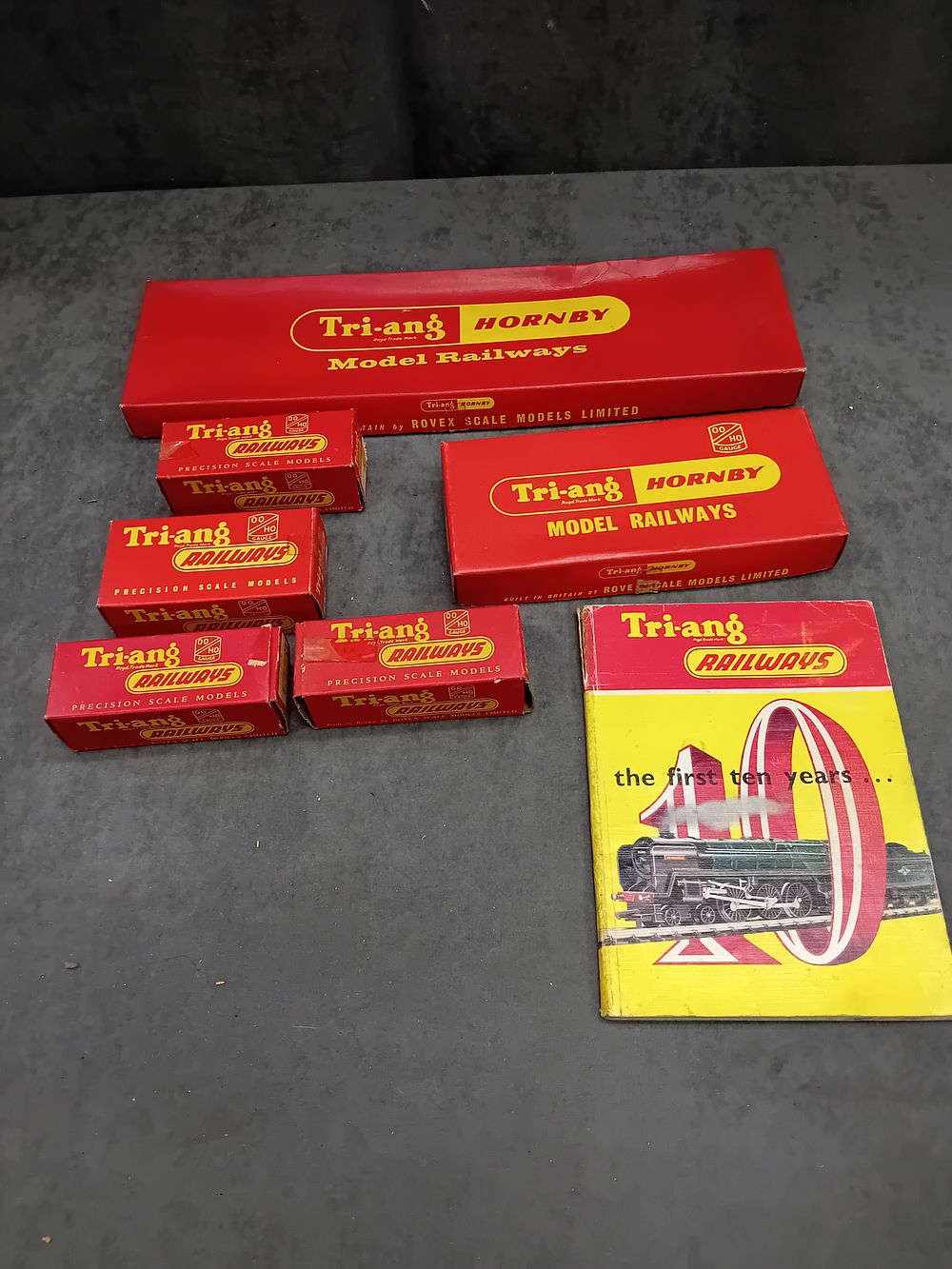 Lot 204: Mixed lot of empty Tri-ang boxes and 1...
