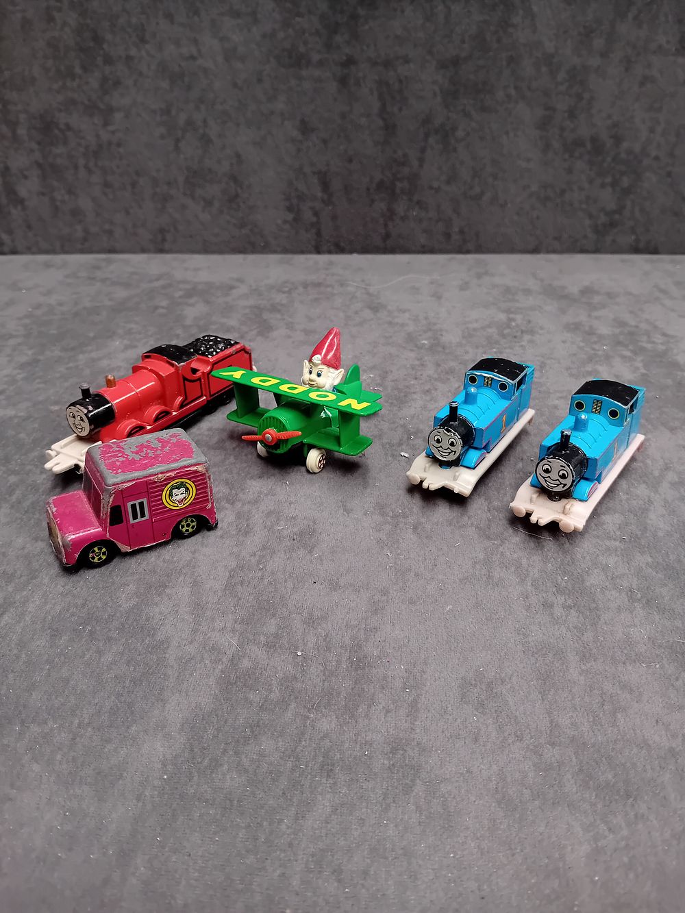 Lot 147: MIXED LOT ERTL PLAYED WITH DIECSATS 