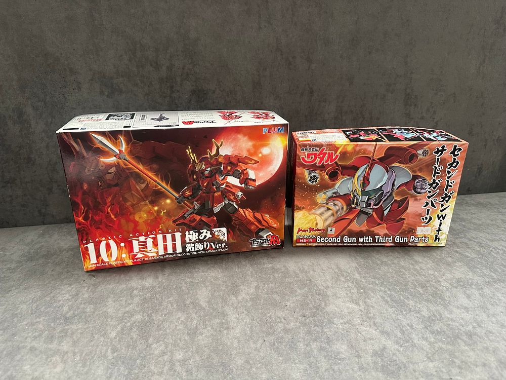 Lot 264: A Lot of Two Japanese Plastic Model Kits: PLUM Pla-Act 10: Sanada Kiwami Armor Decoration Ver. and Max Factory PLAMAX MS-17 Second Gun with Third Gun Parts