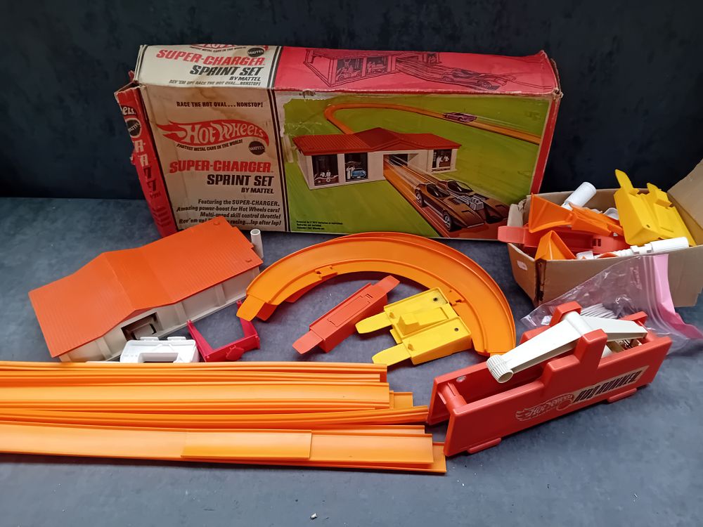 Lot 157: 1968 Mattel Hot Wheels Super-Charger Sprint Set in Original Box