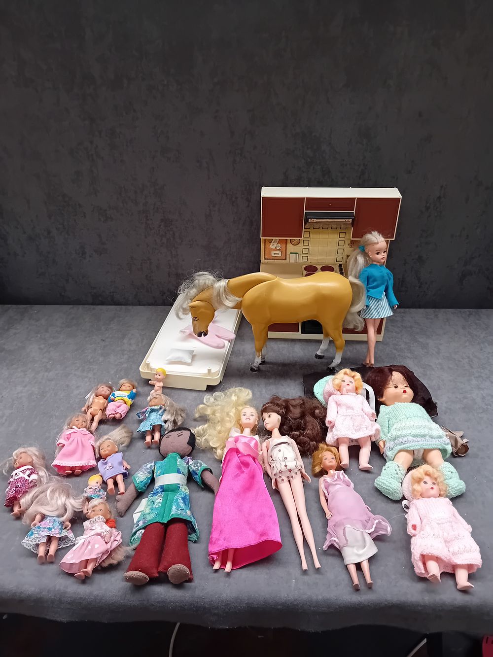 Lot 277: A Collection of 20 Barbie, Ken, and Other Fashion Dolls with a Sindy Kitchen Unit and Accessories