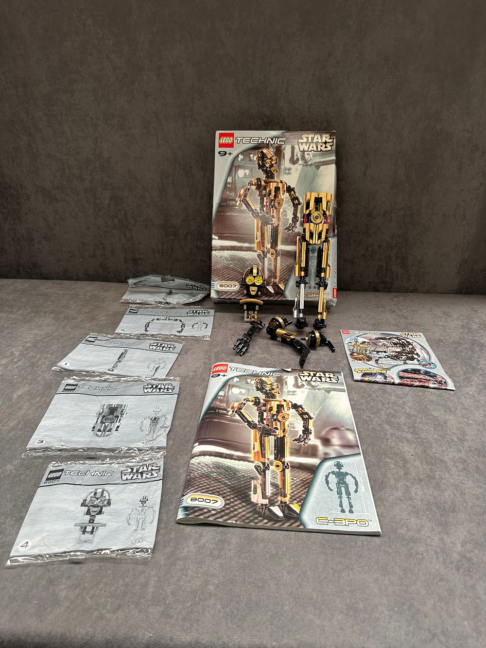 Lot 658: Lego 8007 Star Wars C3P0 with box but...
