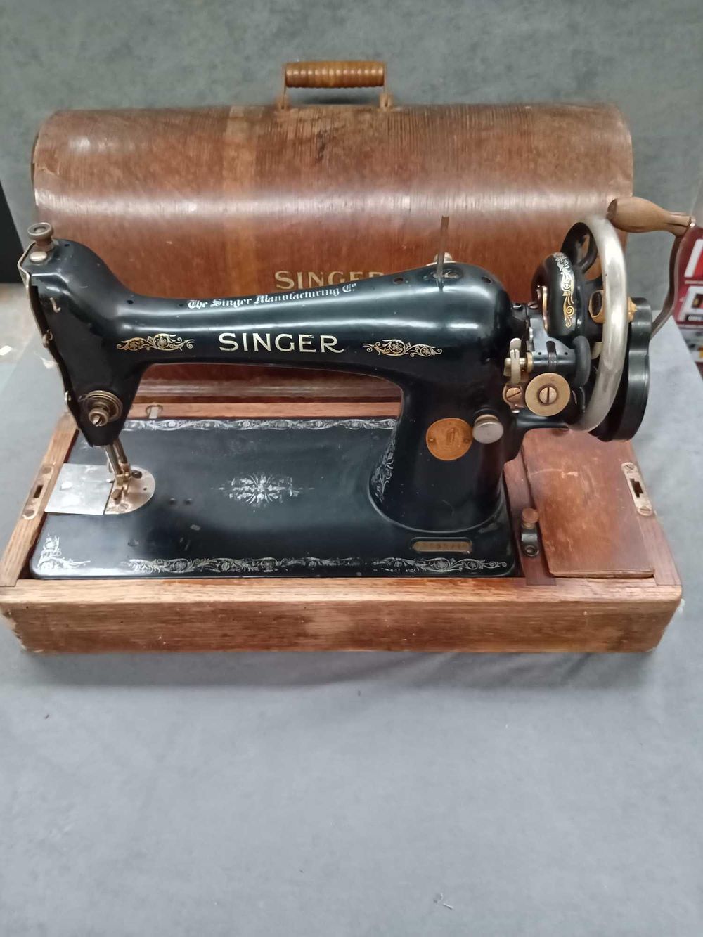 Lot 383: Singer sewing machine Y5595945 with some accessories missing...
