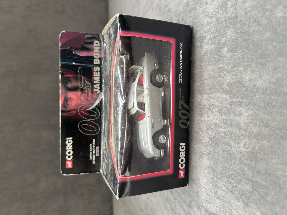 Lot 51: Corgi 007 James Bond Aston Martin DB5 04303