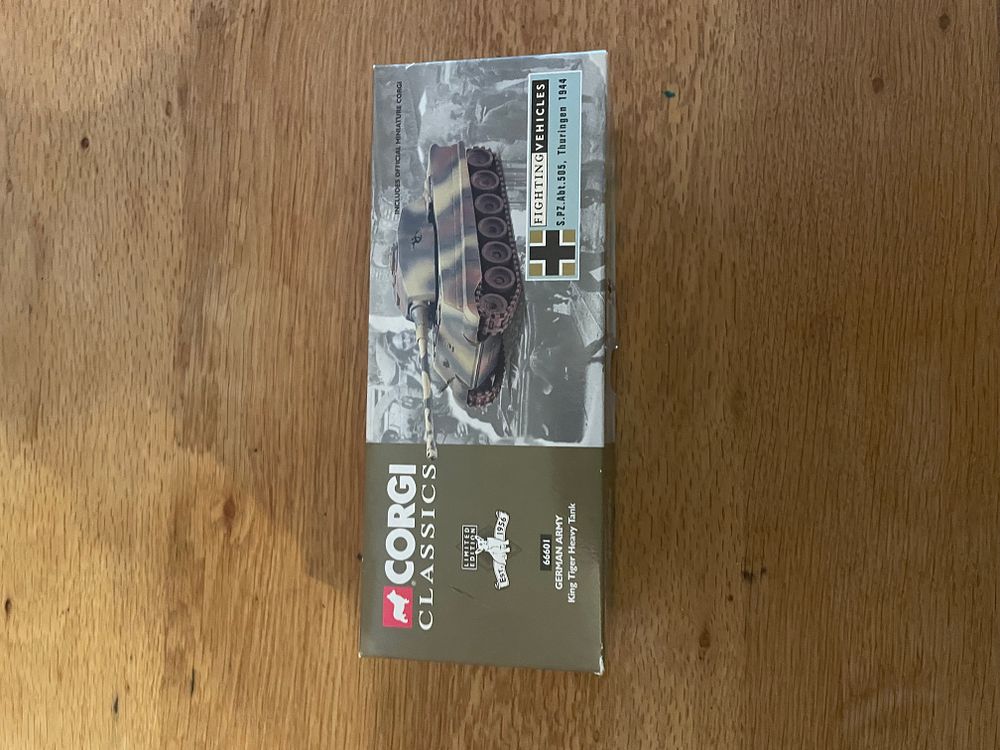 Lot 61: CORGI CLASSICS FIGHTING VECHICLES KING TIGER HEAVY TANK...
