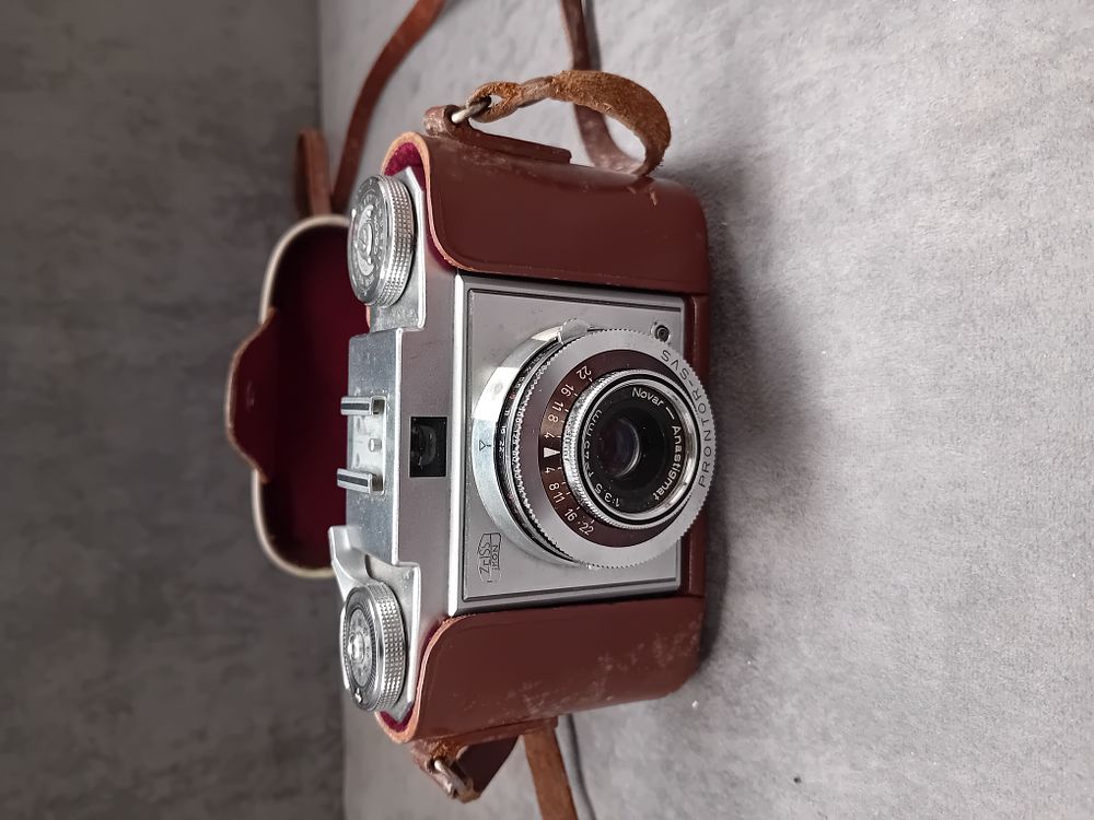 Lot 513: ZEISS IKON Contina Prontor-SVS in leather case as...