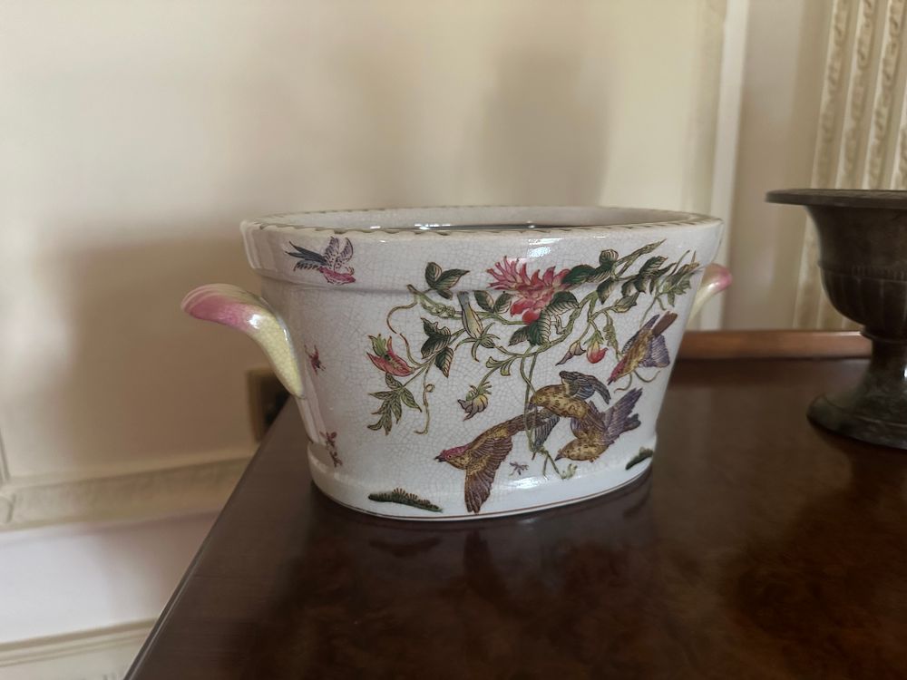 Lot 1033: A Vintage Chinoiserie Ceramic Cachepot with Birds and Flowering Branches
