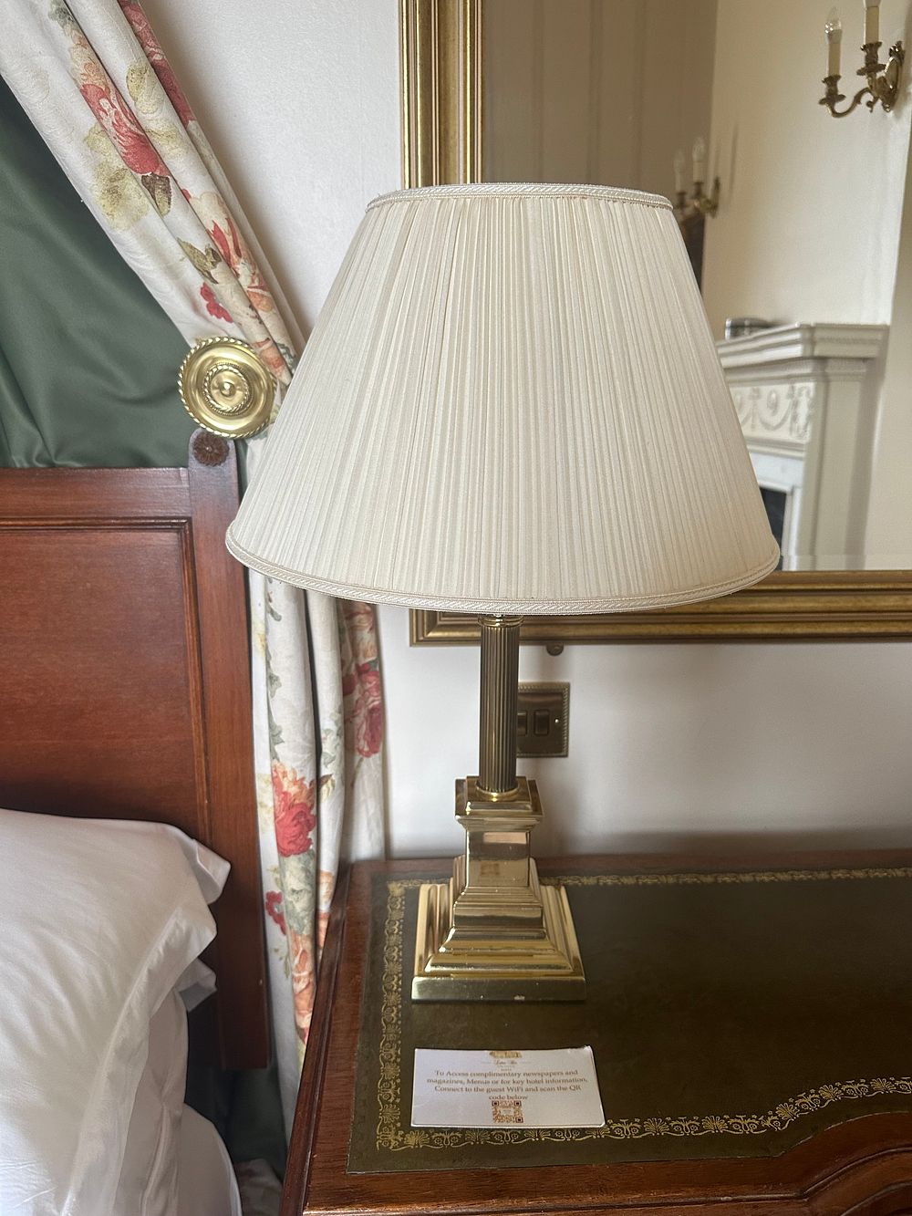 Lot 1048: A Stiffel Eliza Traditional French Gold Table Lamp