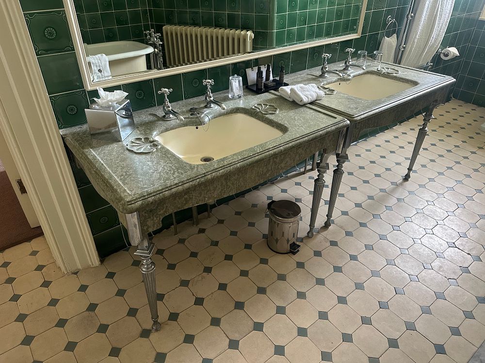Lot 1063: A Pair of Early 20th Century Art Deco Influenced Marble and Metal Washstands