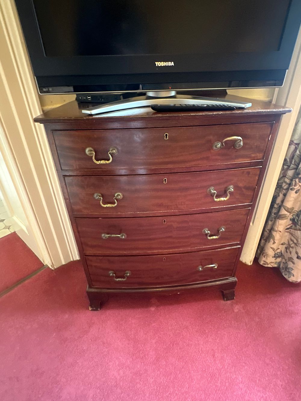 Lot 1102: A Georgian Style Mahogany Bow-Front Four-Drawer Chest of Drawers