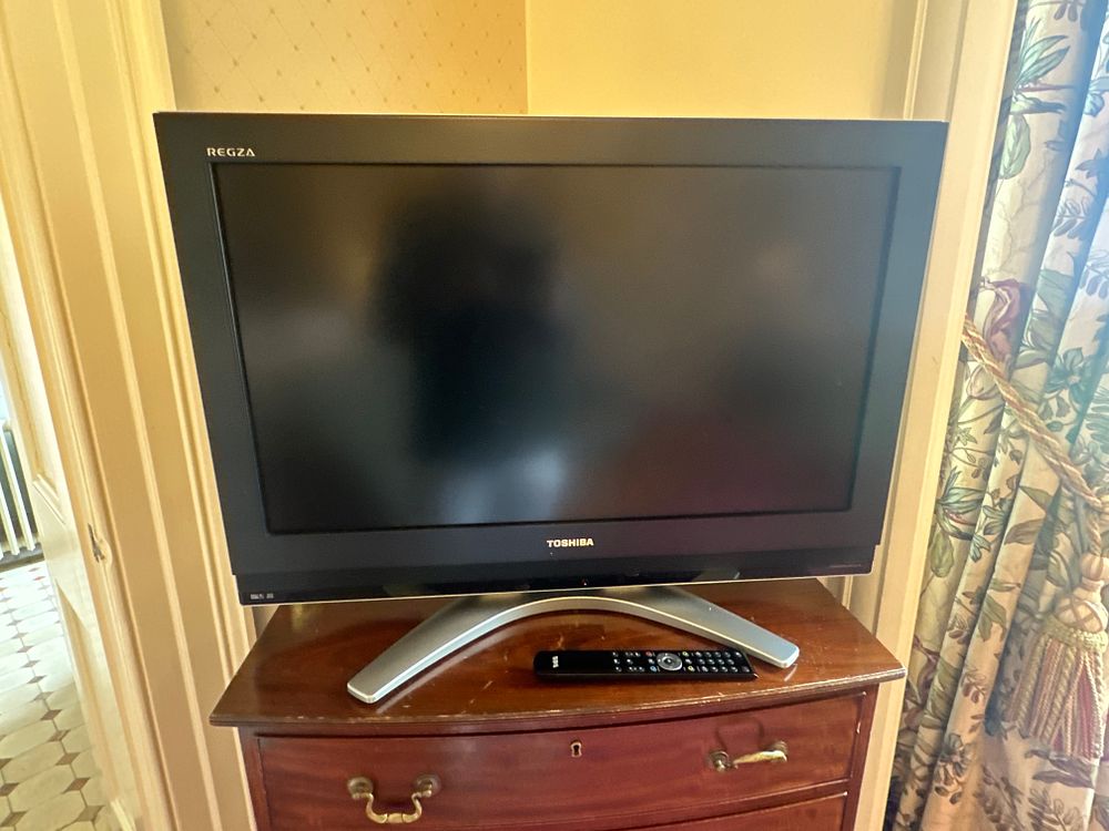 Lot 1103: Toshiba Regza 32-inch 720p LCD Television