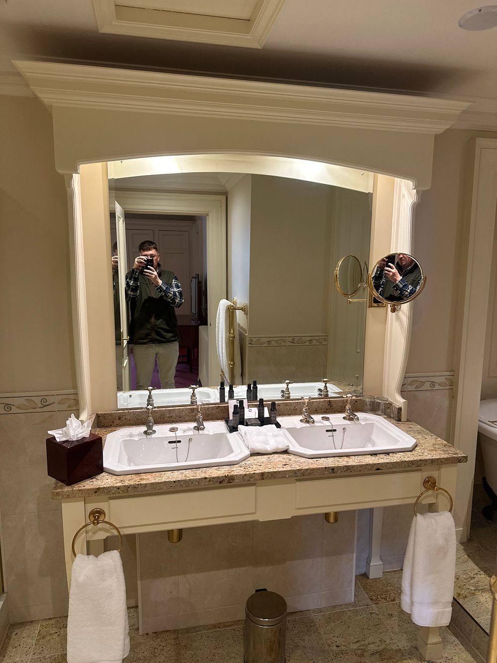 Lot 1109: A Double Basin Vanity Unit, The Venetian Resort Style