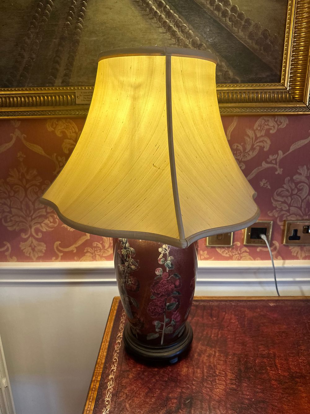 Lot 1127: A Vintage Oriental Style Glazed Ceramic Table Lamp with Floral Decoration