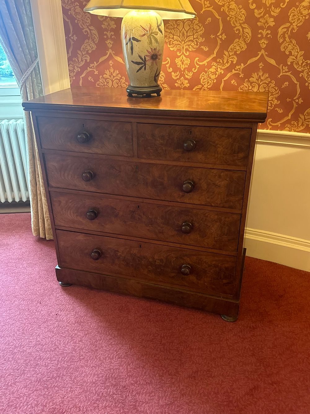 Lot 1138: An Early 19th Century Figured Mahogany Chest of Drawers