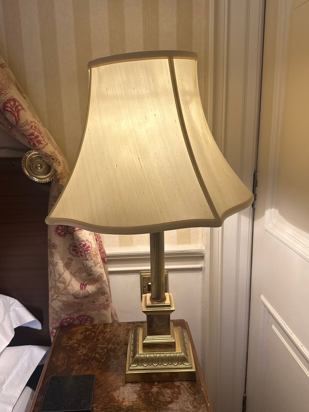 Lot 1154: A Pair of Neoclassic Style Brass Table Lamps, 1970s