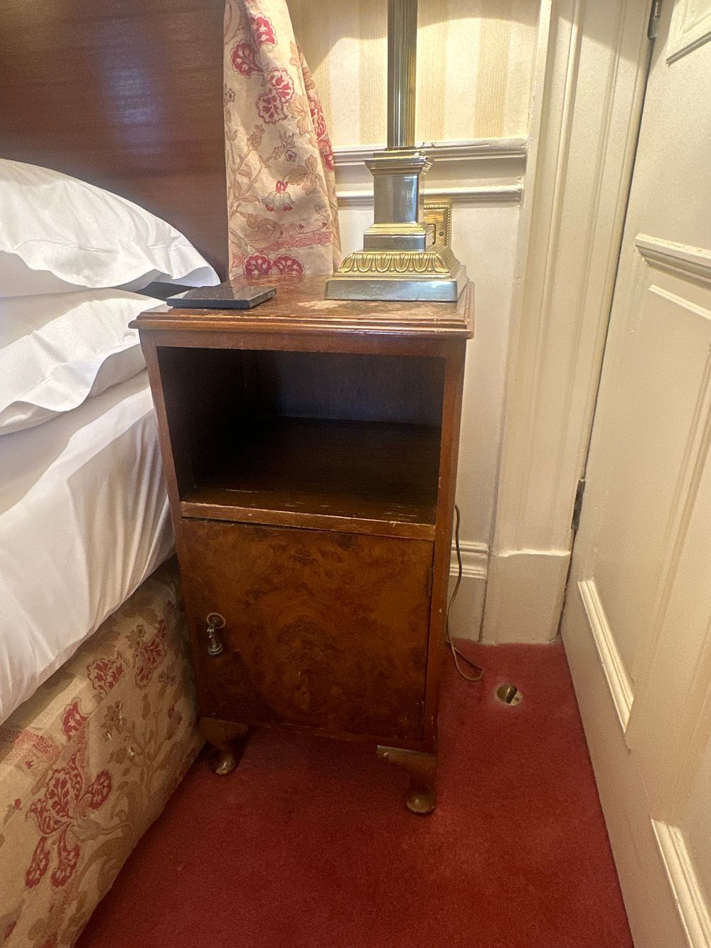Lot 1164: A Pair of Art Deco Burr Walnut Bedside Cabinets