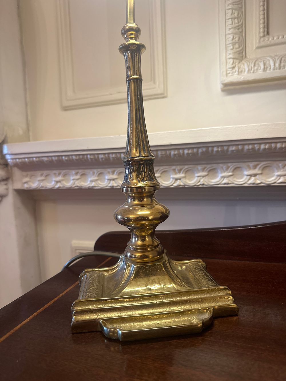 Lot 1173: A Late 19th / Early 20th Century Electrified Brass Desk or Piano Lamp