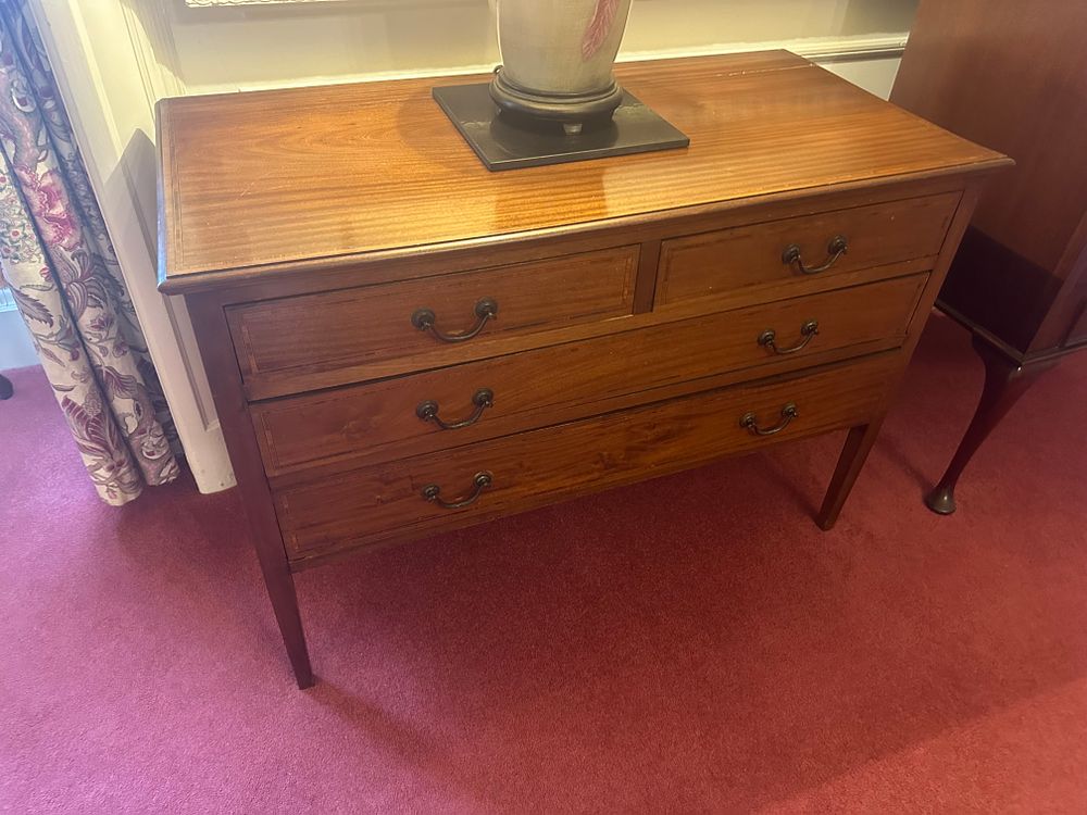 Lot 1188: An Edwardian Style Mahogany Chest of Drawers with Brass Pulls