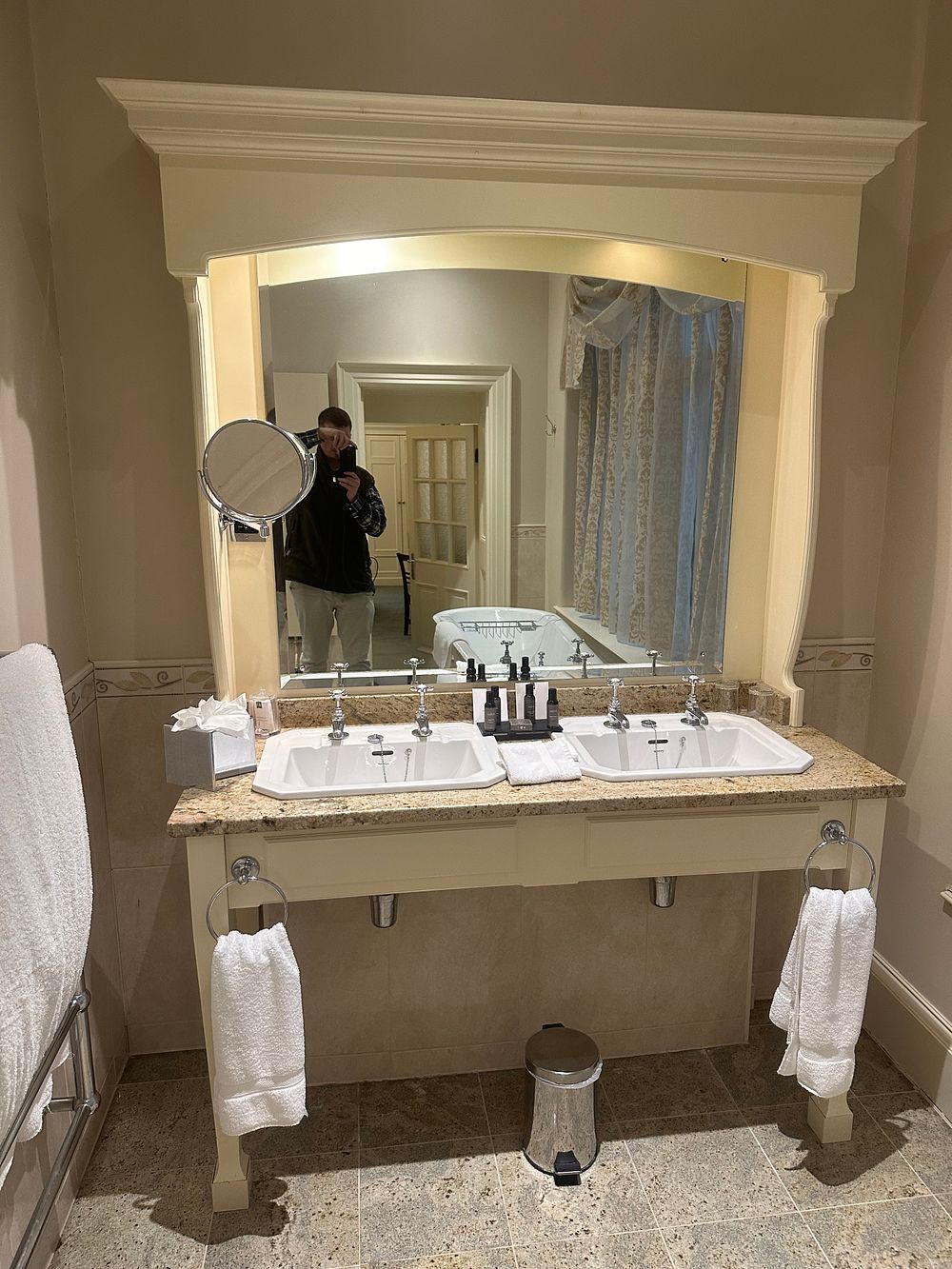 Lot 1193: An Edwardian Revival Cream-Painted Double Bathroom Vanity Unit with Integrated Mirror, Granite Top, and Chrome Fittings