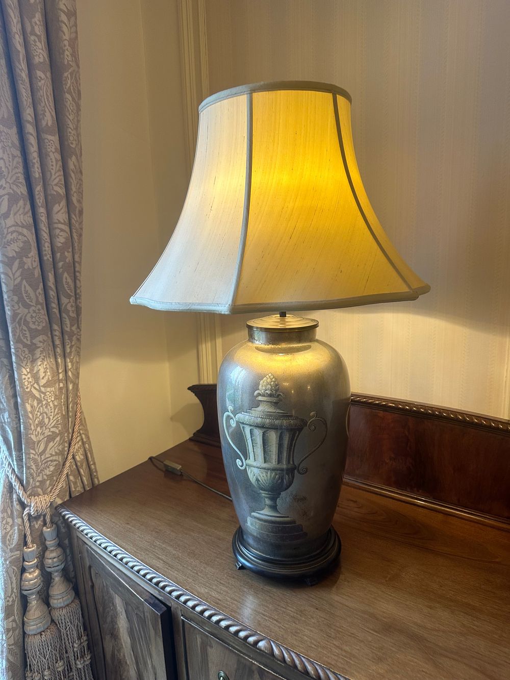 Lot 1216: A Pair of Frederick Cooper Urn Table Lamps