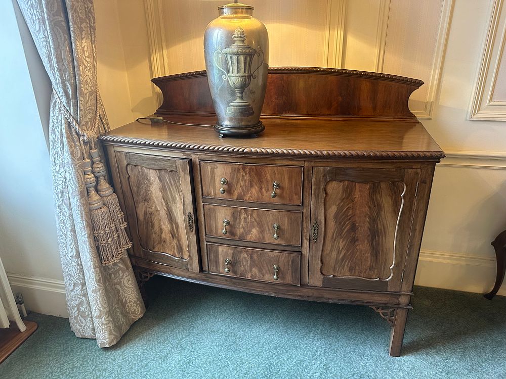Lot 1224: A Victorian Chippendale Style Flamed Curl Mahogany Sideboard, 140 x 50 x 100cm