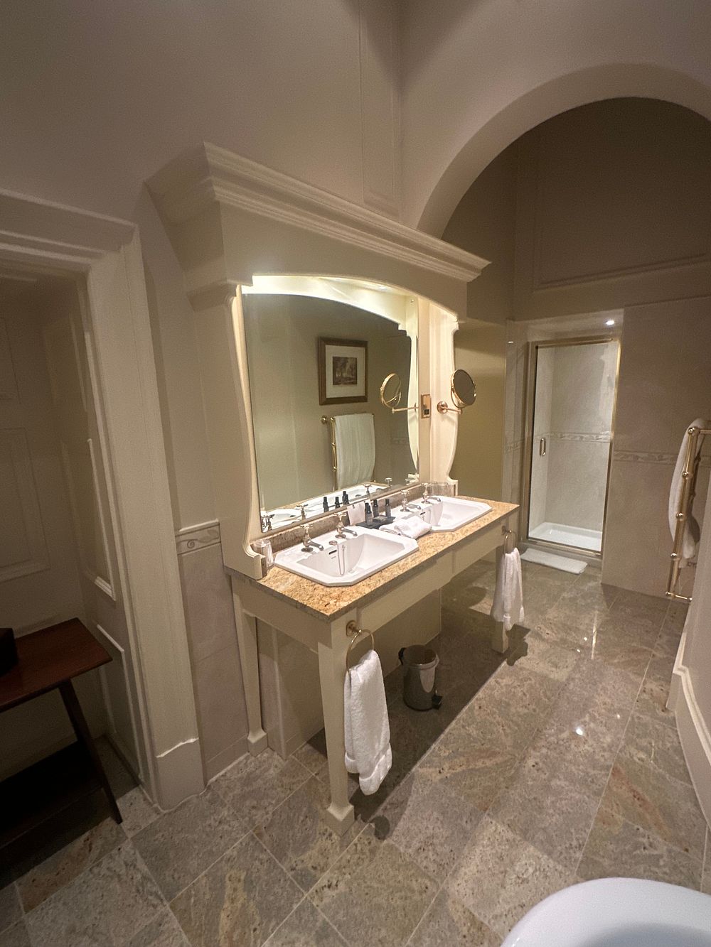 Lot 1261: A Traditional Double Bathroom Vanity Unit with Villeroy & Boch Sinks