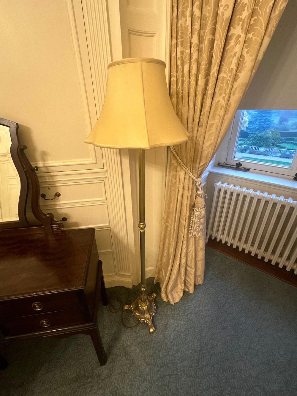 Lot 1267: Stiffel 'Newport' Style Floor Lamp