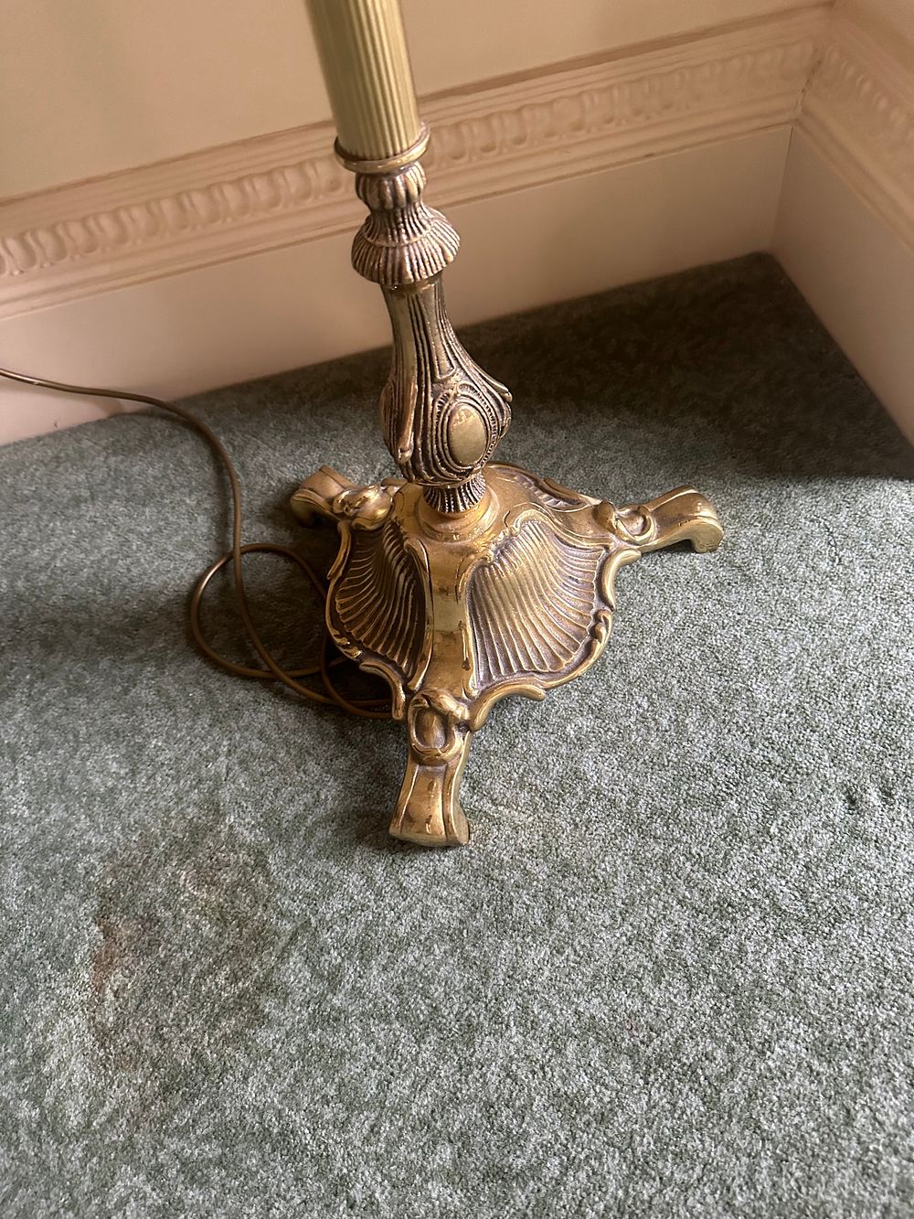 Lot 1280: Antique Brass Music Stand Floor Lamp