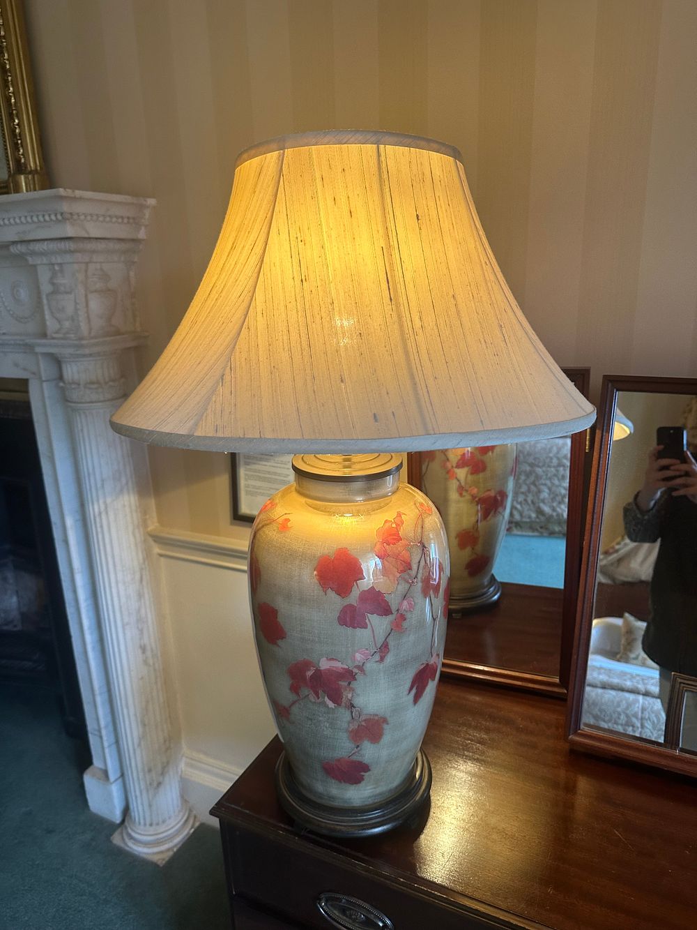 Lot 1296: A Decorative Urn-Form Ceramic Table Lamp