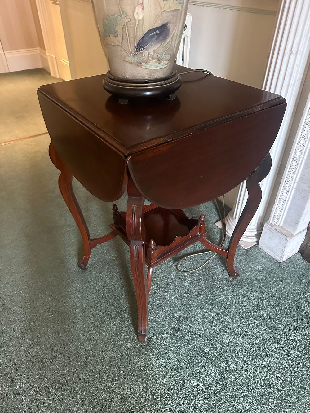 Lot 1307: A Queen Anne Style Mahogany Drop-Leaf Table