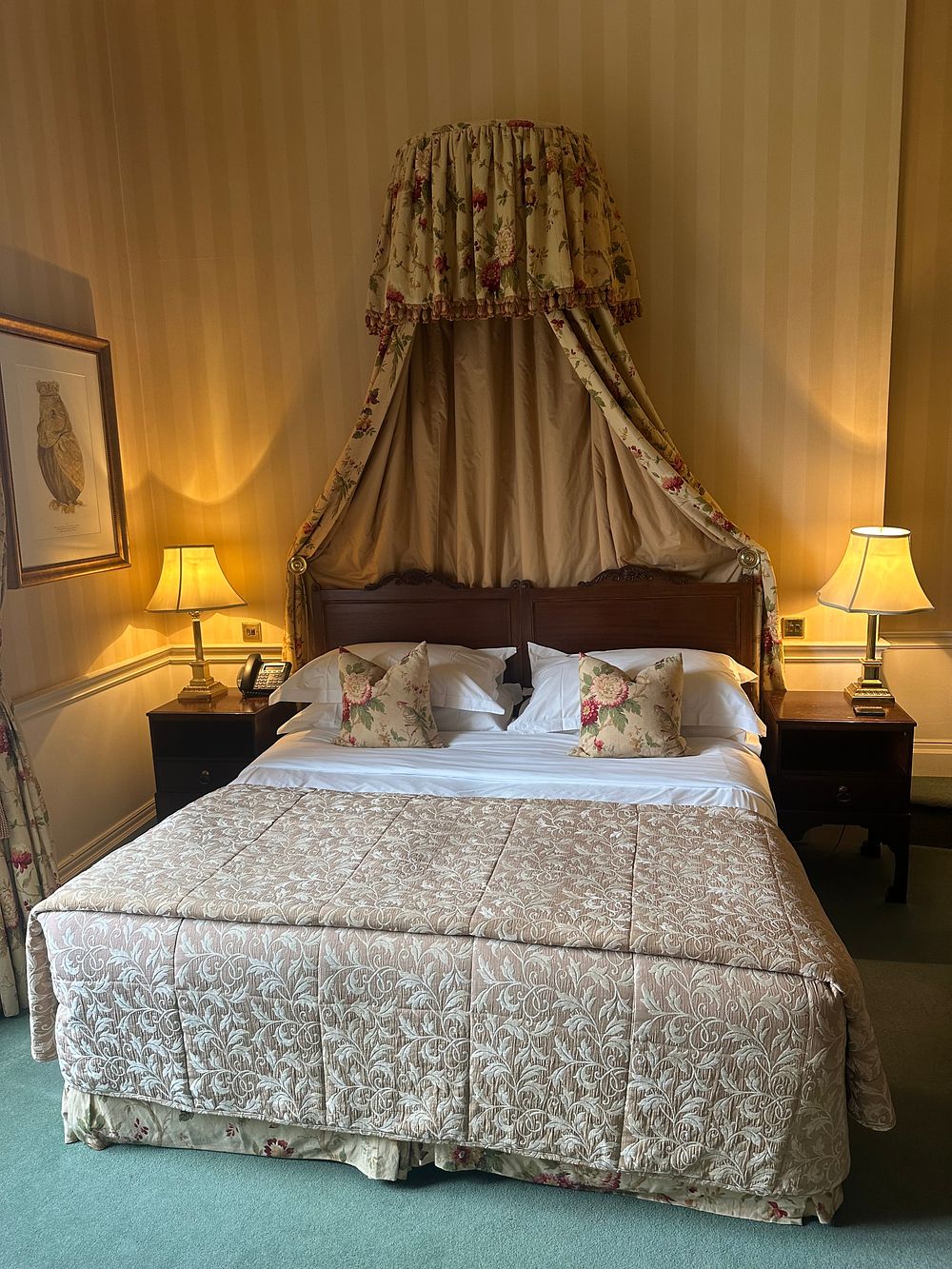 Lot 1308: A Classic Style Zip and Link Double Bed Ensemble with Half-Tester Canopy, 180 x 200cm