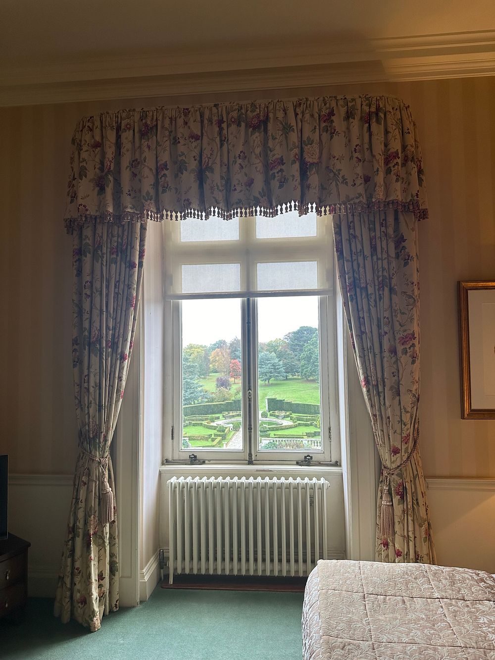 Lot 1309: A Set of Three Traditional Chintz-Style Floral and Insect Pattern Window Drapery, 160 x 300cm