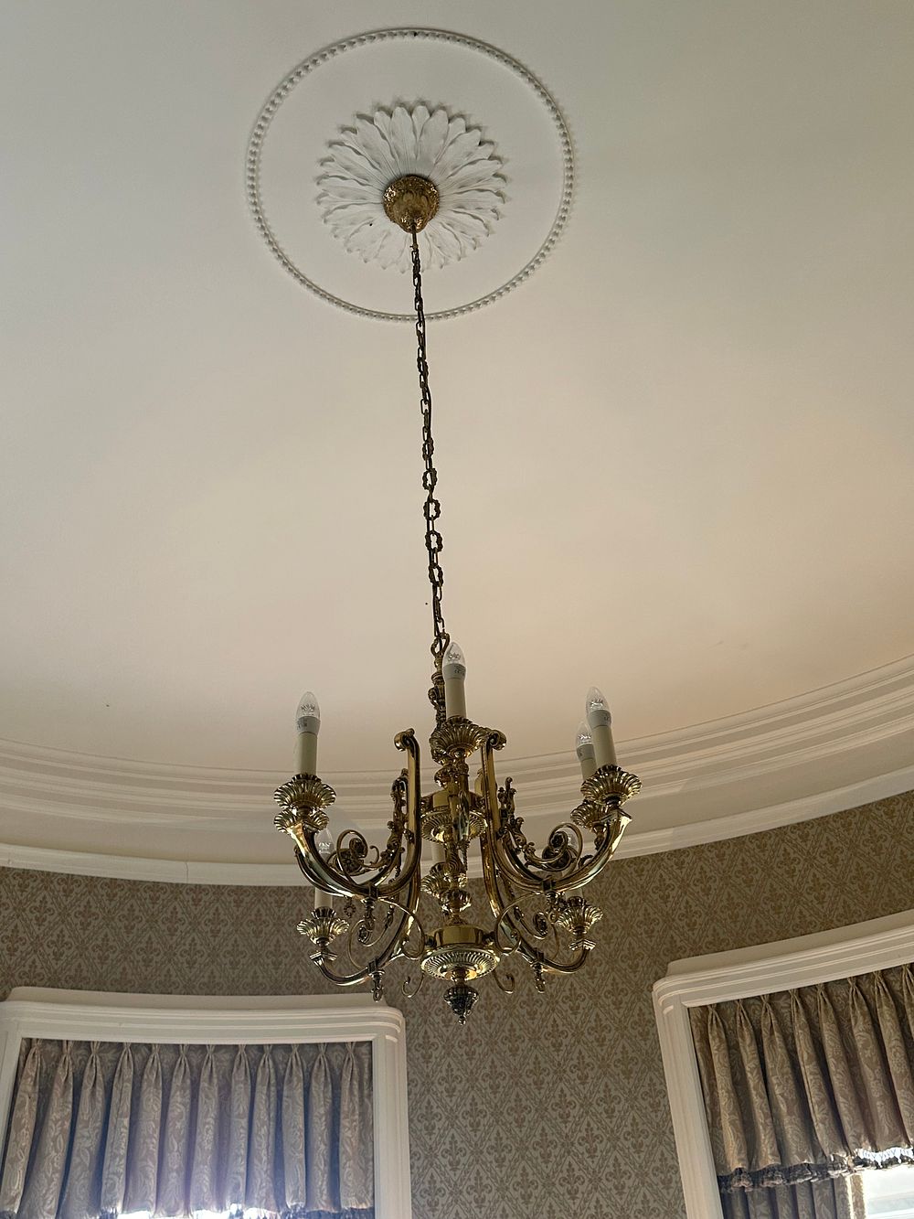 Lot 1326: A Five-Light Brass-Toned Candelabra-Style Chandelier