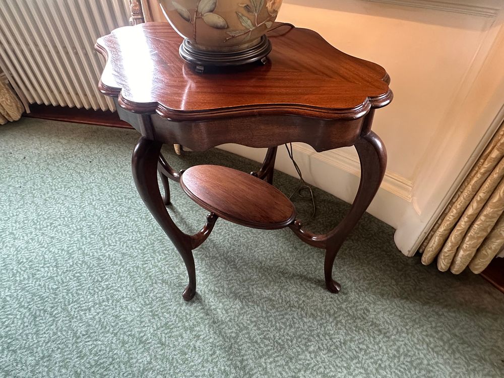 Lot 1334: A Pair of Traditional Style Hardwood Lamp Tables