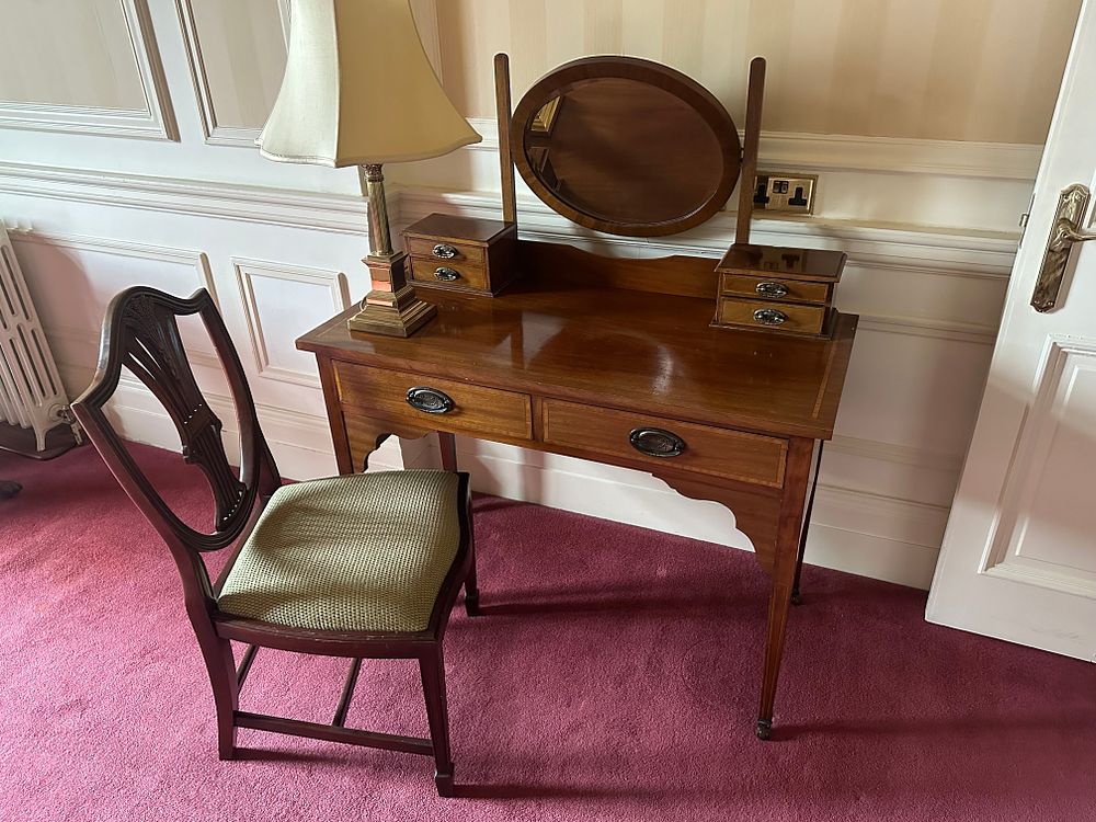 Lot 1348: An Edwardian Quality Mahogany Inlaid Dressing Table and Shield-Back Chair