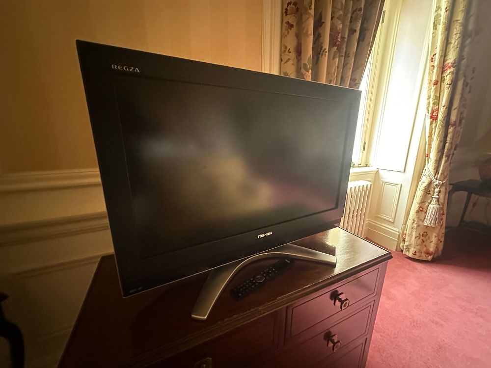 Lot 1354: A Toshiba REGZA 32C3030D LCD Colour Television