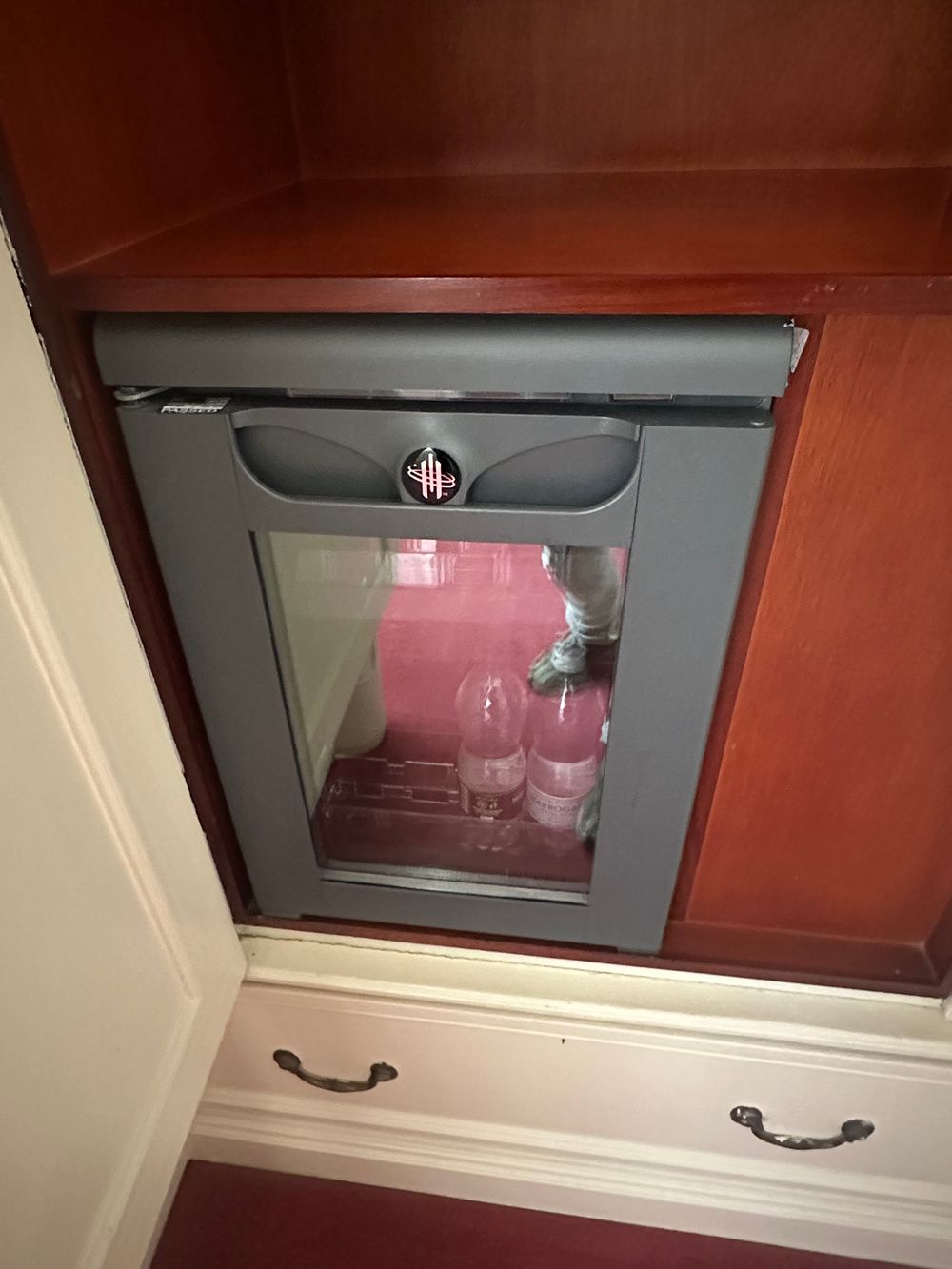Lot 1373: A POLARBAR Compact Minibar Refrigerator