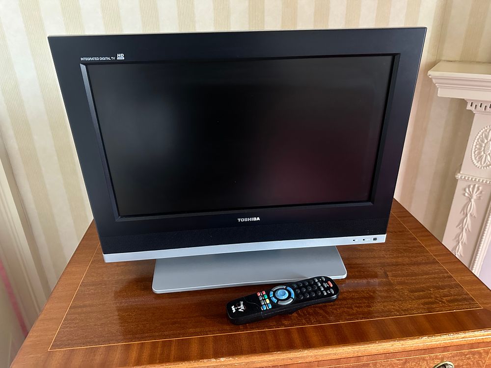 Lot 1380: A Toshiba 20HLV16 20-inch LCD HD Ready/DVD Combo Television