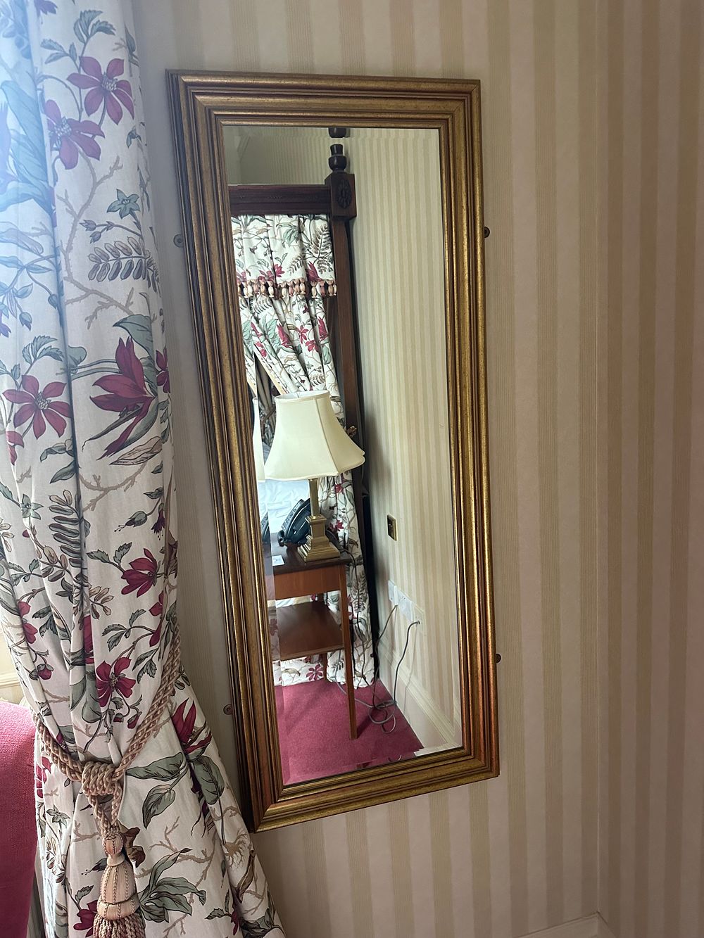 Lot 1382: A Traditional Gilt-Toned Stepped Frame Rectangular Wall Mirror