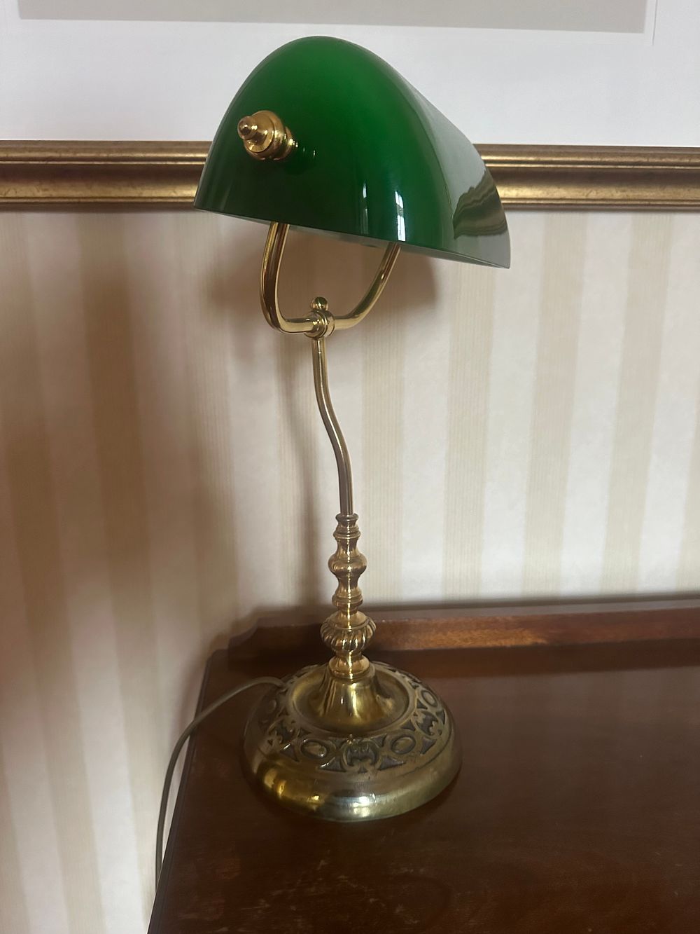Lot 1393: A Traditional Style Brass and Green Glass Bankers Lamp