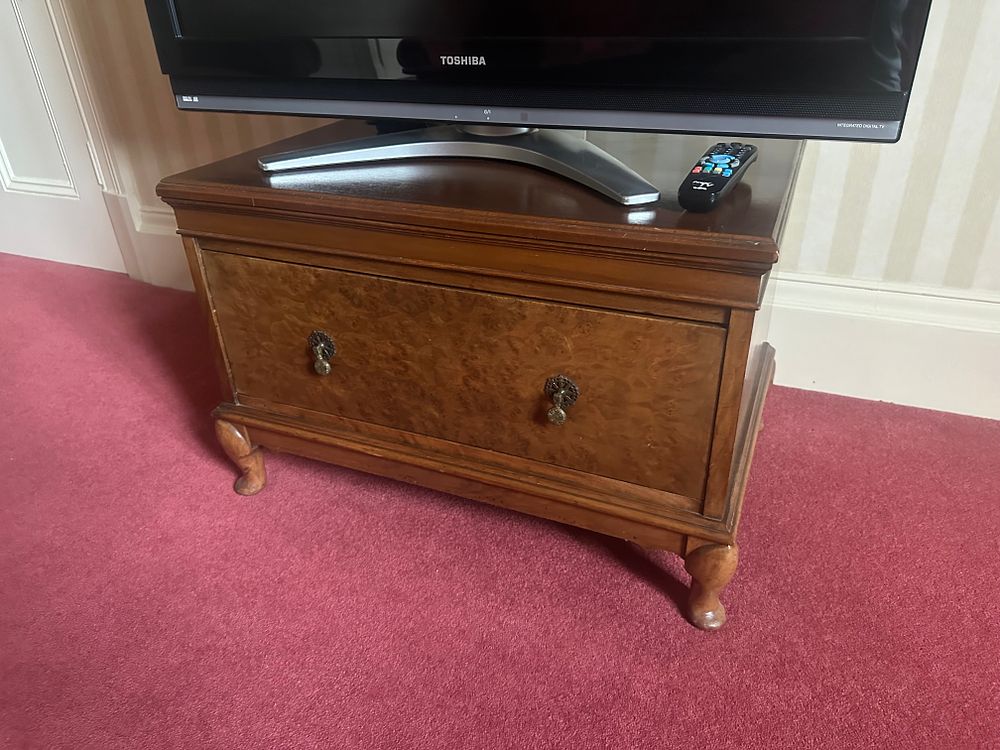 Lot 1398: A George I Style Burl Walnut Veneer Side Table with Drawer