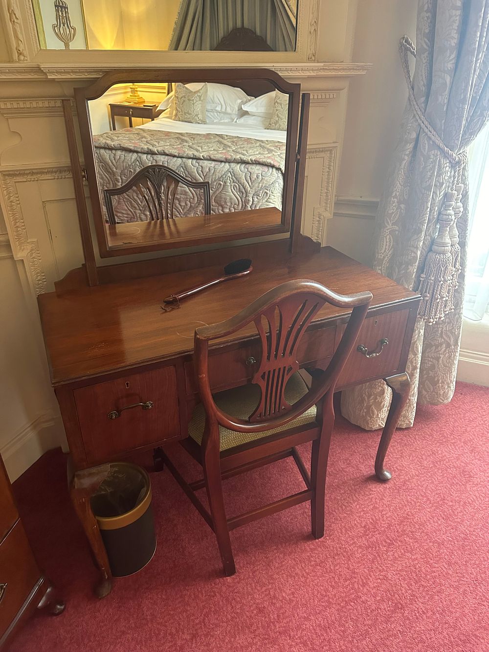Lot 1404: A Hepplewhite Style Mahogany Dressing Table with Triptych Mirror and Shield-Back Side Chair