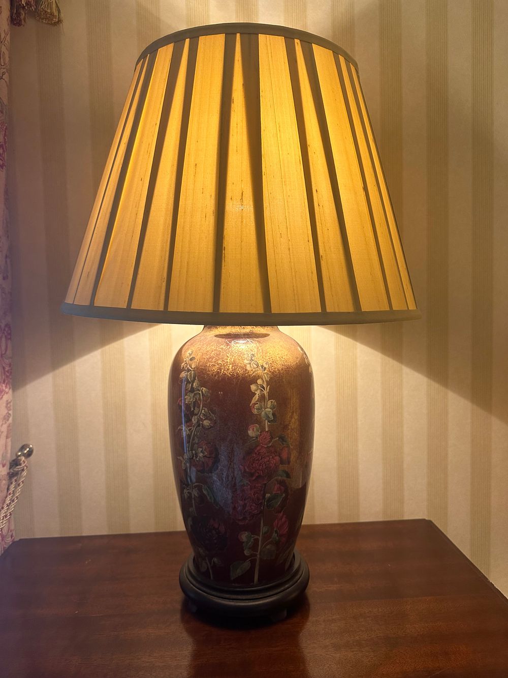 Lot 1446: A Pair of Decorative Kashmiri Table Lamps