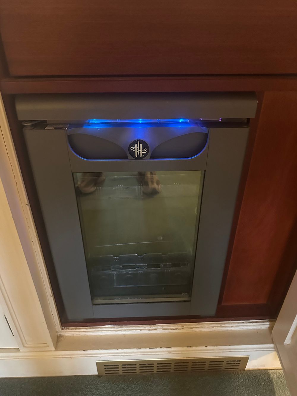 Lot 1458: Minibar Systems SmartCube Built-In Mini Bar Refrigerator