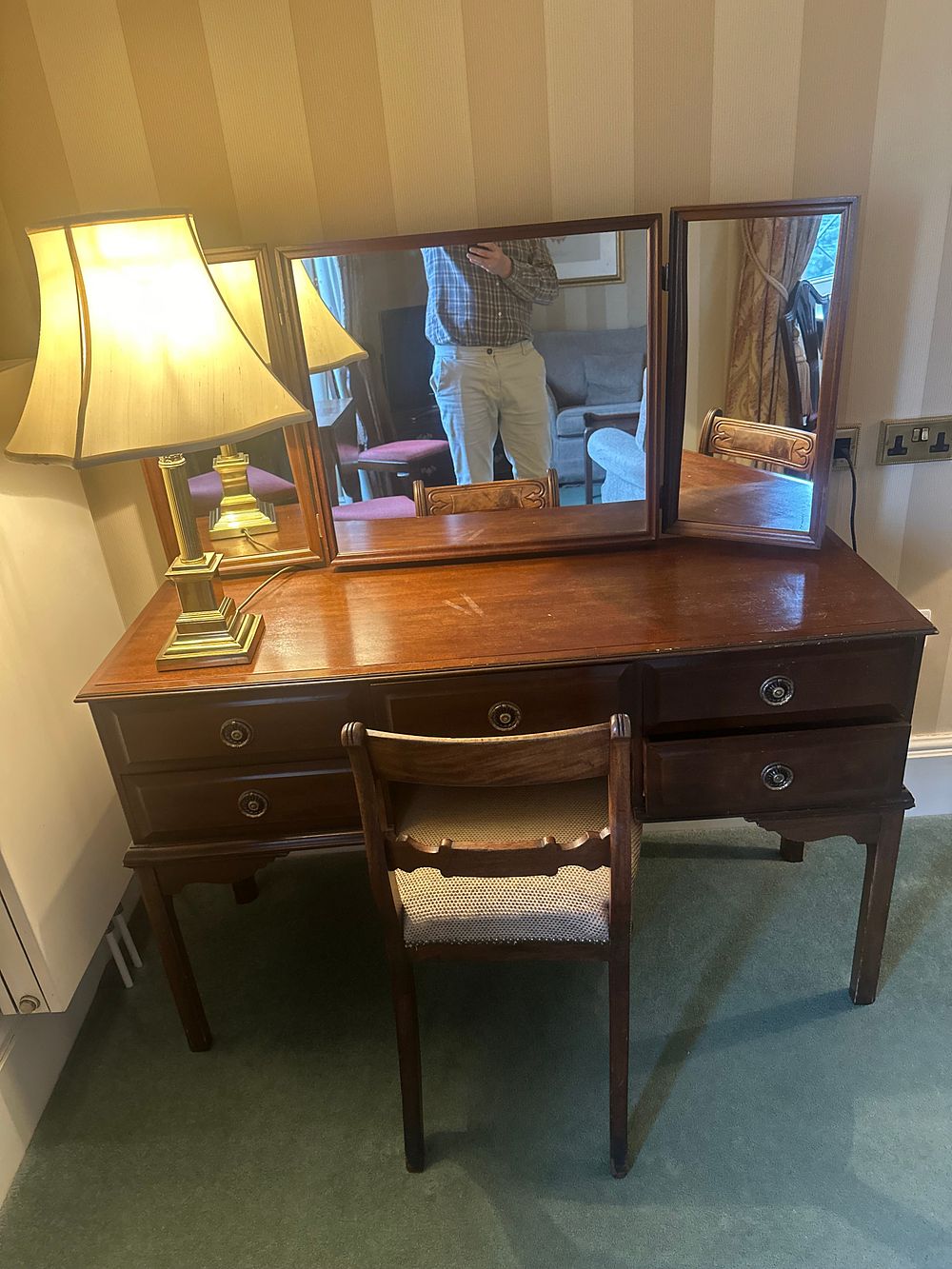 Lot 1480: An Edwardian Mahogany Dressing Table and Chair