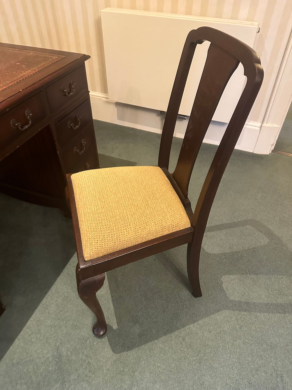 Lot 1507: A 20th Century Queen Anne Style Mahogany Pedestal Desk and Side Chair